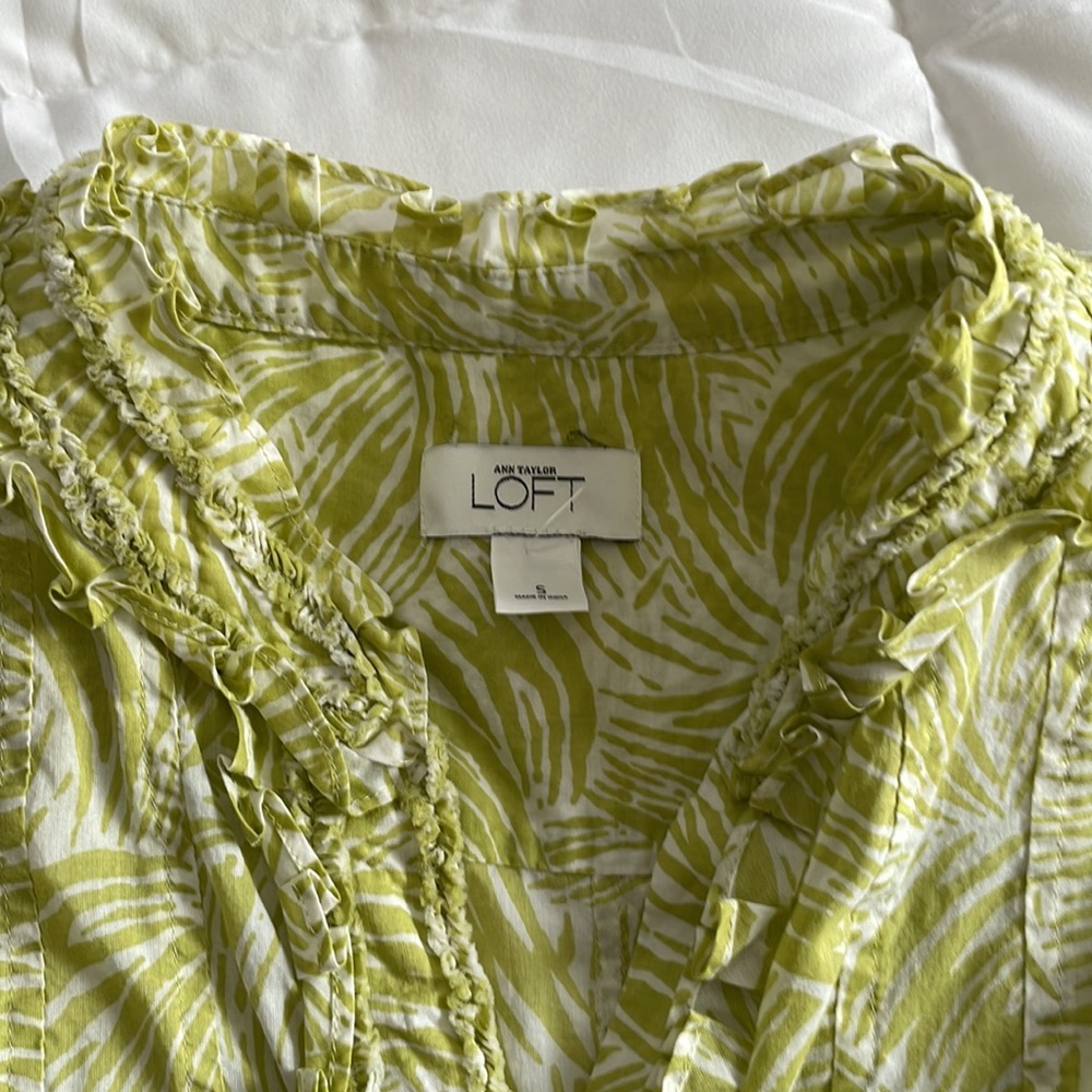 Ann Taylor Loft sleeveless blouse - Picture 7 of 8